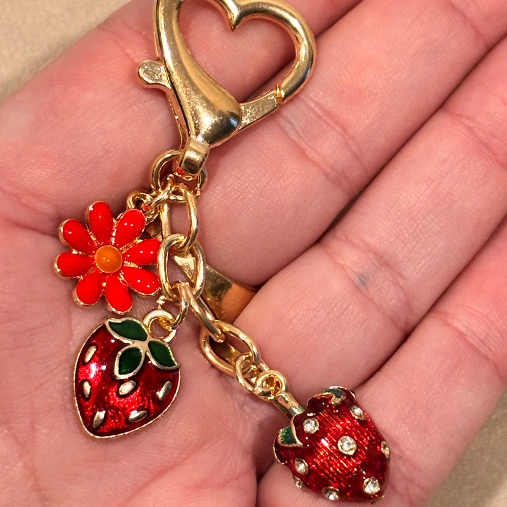 Gold Heart Clip Strawberry & Flower Charm Keychain - Red - Picture 5 of 5